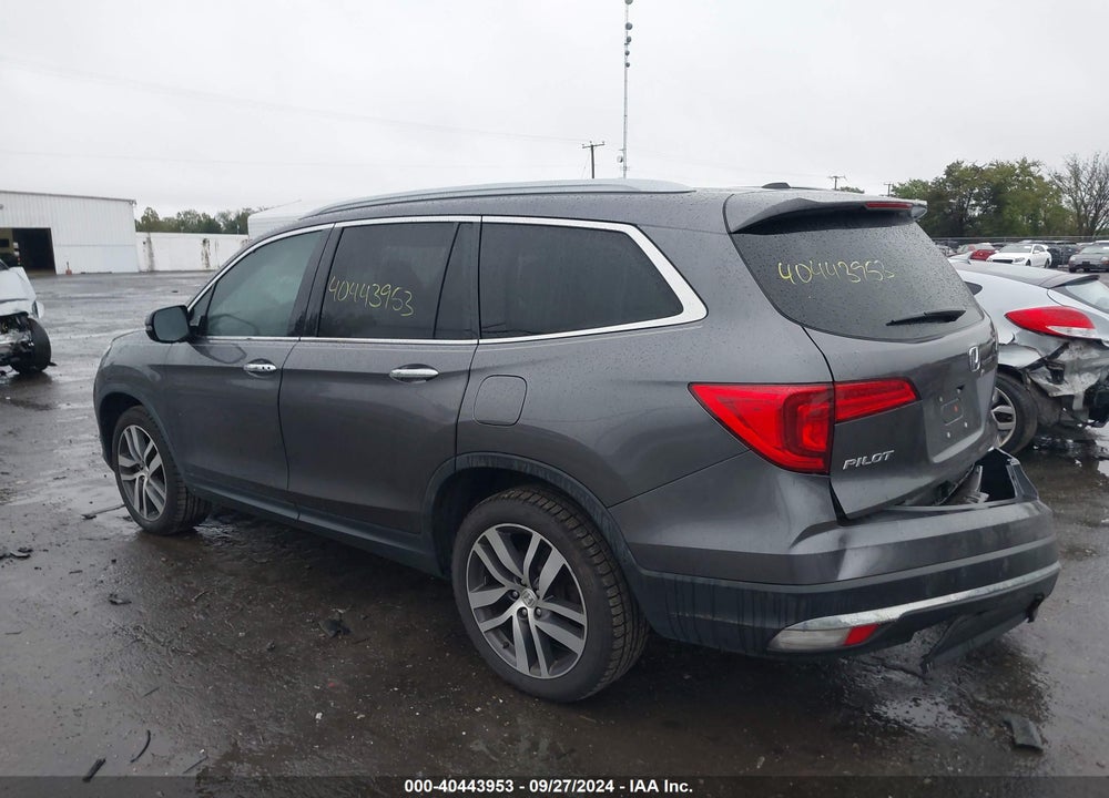 2017 HONDA PILOT TOURING VIN: 5FNYF6H91HB076881
