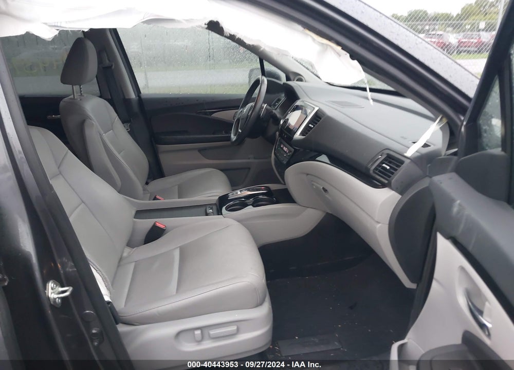 2017 HONDA PILOT TOURING VIN: 5FNYF6H91HB076881