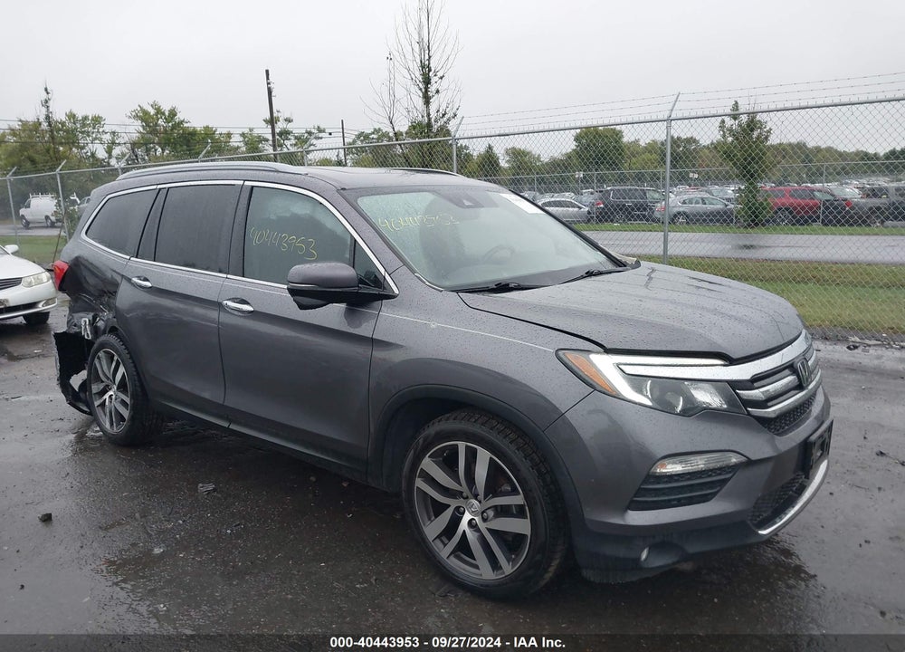 2017 HONDA PILOT TOURING VIN: 5FNYF6H91HB076881