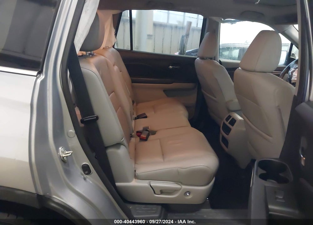 2018 HONDA PILOT EX-L VIN: 5FNYF5H57JB032932