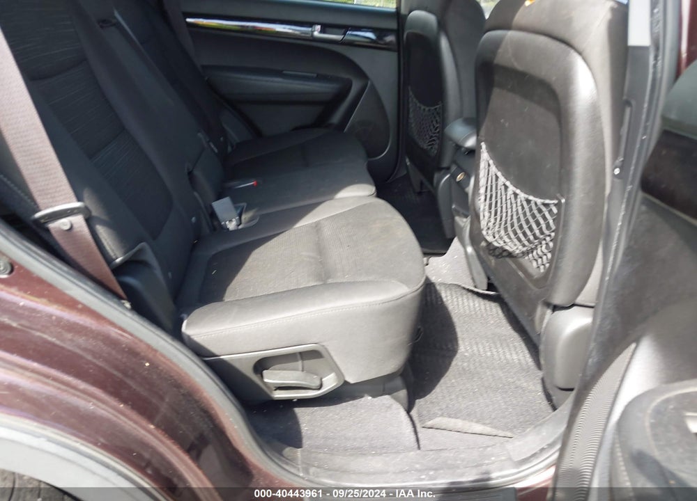 2014 KIA SORENTO LX VIN: 5XYKT4A6XEG425589