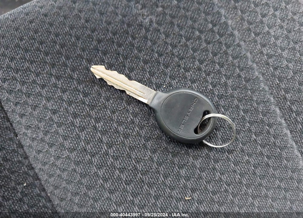 2002 DODGE RAM 1500 ST VIN: 1D7HU18N02J215913