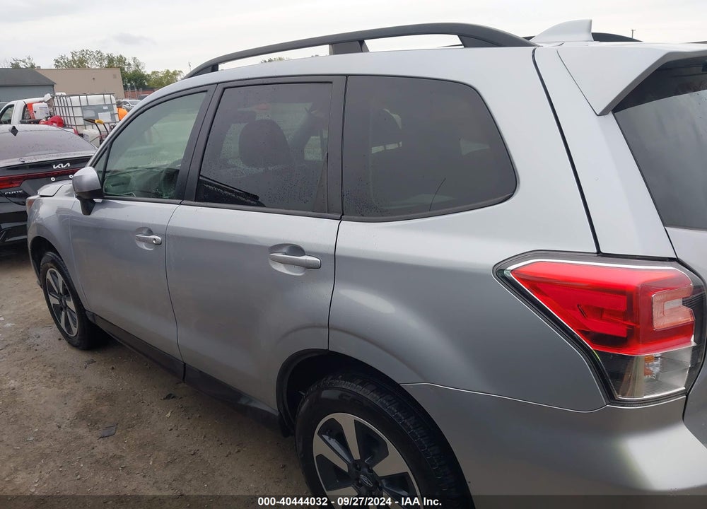 2018 SUBARU FORESTER 2.5I PREMIUM VIN: JF2SJAEC2JH424685