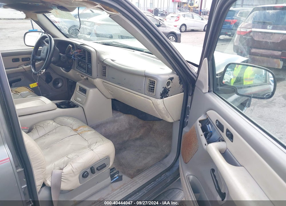 2001 CHEVROLET SUBURBAN 1500 LT VIN: 3GNFK16T81G142399