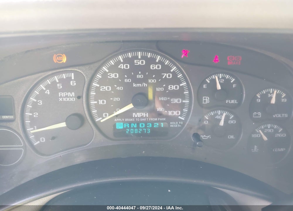 2001 CHEVROLET SUBURBAN 1500 LT VIN: 3GNFK16T81G142399