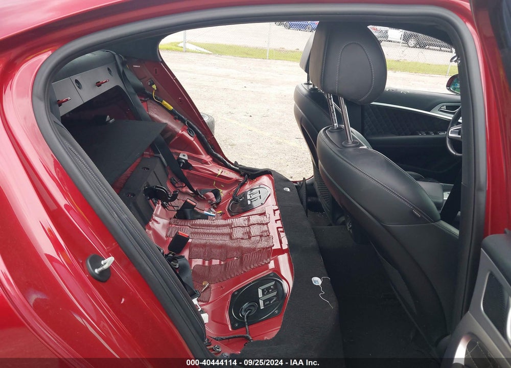 2021 GENESIS G70 3.3T RWD VIN: KMTG34LE4MU070590