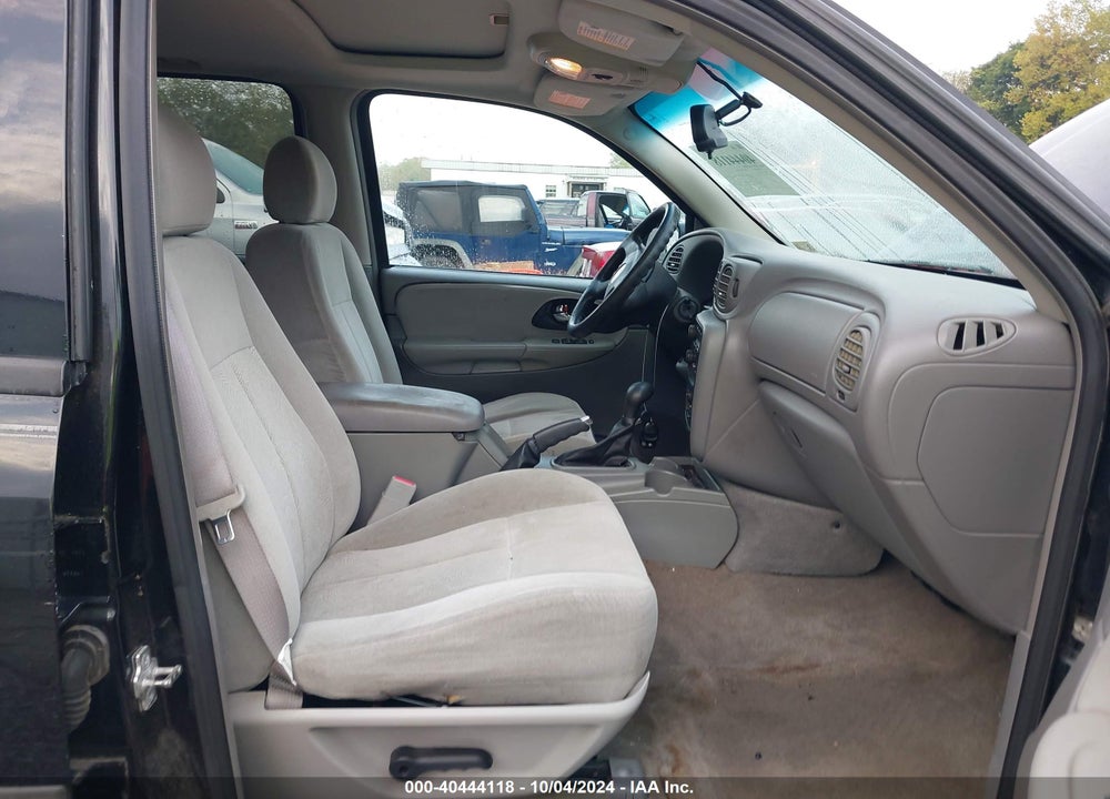 2005 CHEVROLET TRAILBLAZER LS VIN: 1GNDT13SX52313183