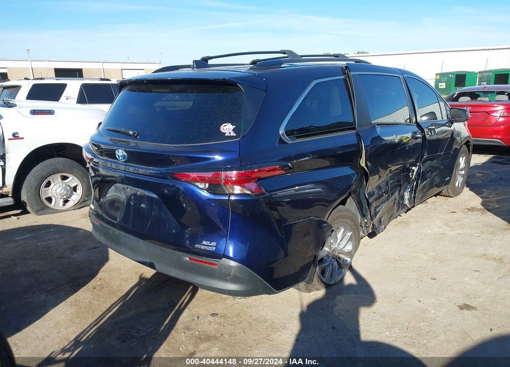 2021 TOYOTA SIENNA XLE VIN: 5TDYRKEC9MS068159
