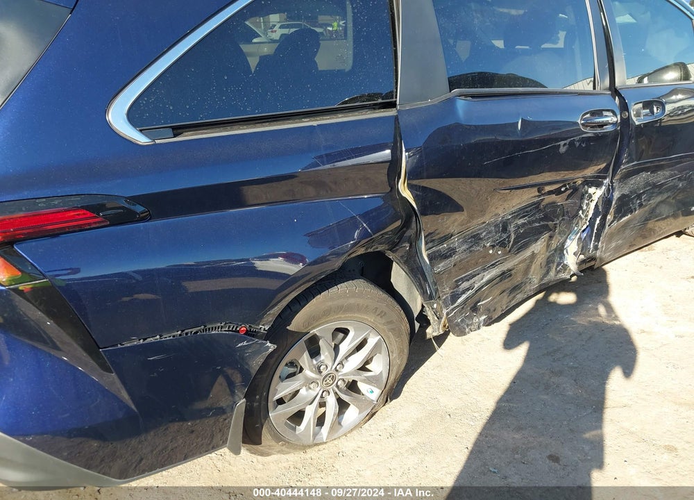 2021 TOYOTA SIENNA XLE VIN: 5TDYRKEC9MS068159