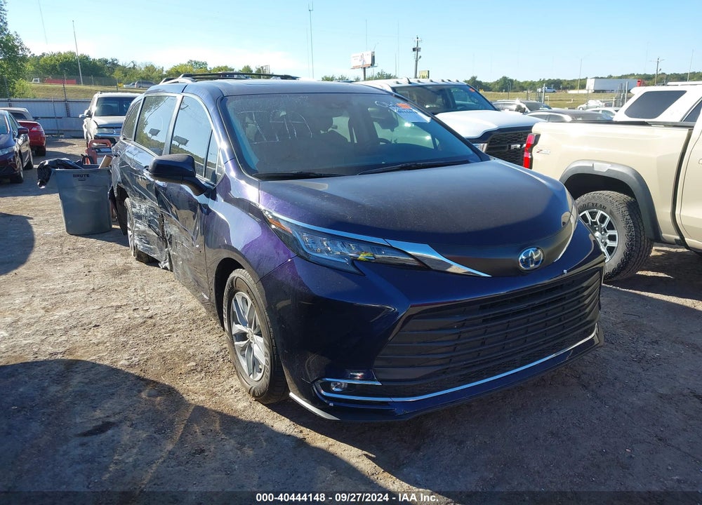 2021 TOYOTA SIENNA XLE VIN: 5TDYRKEC9MS068159