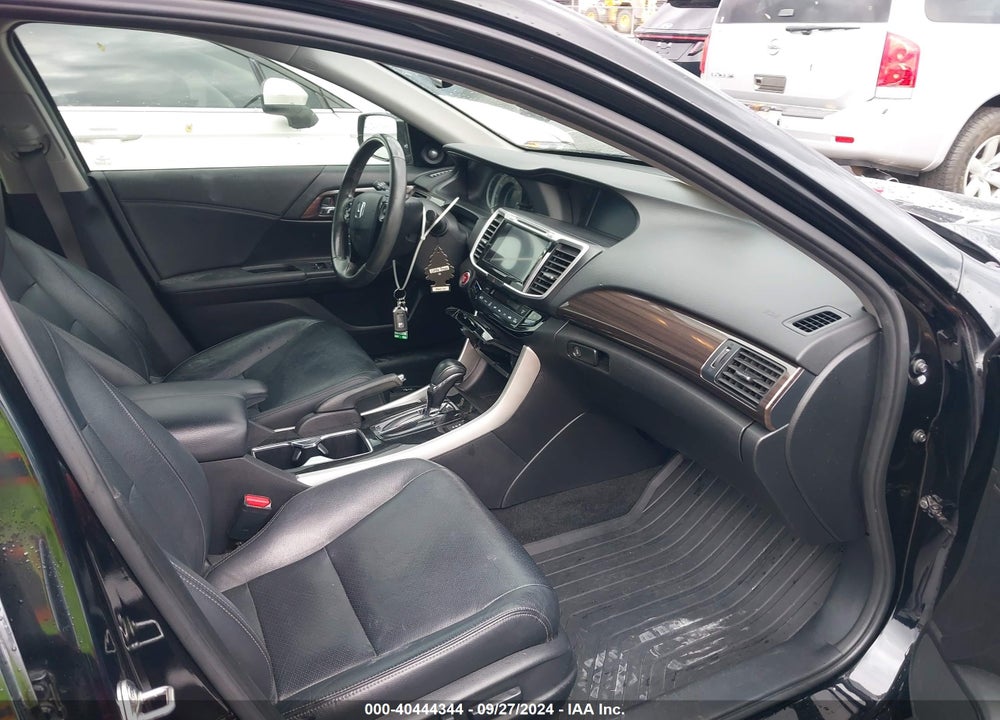 2017 HONDA ACCORD EX-L V6 VIN: 1HGCR3F82HA018363