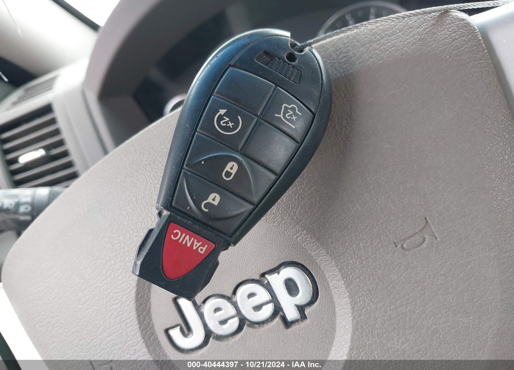 2008 JEEP GRAND CHEROKEE LAREDO VIN: 1J8HR48N18C220590