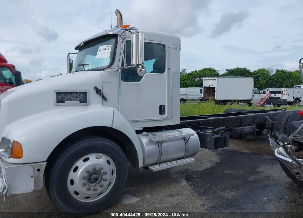 2007 KENWORTH CONSTRUCTION T300 VIN: 2NKMLD9XX7M167283