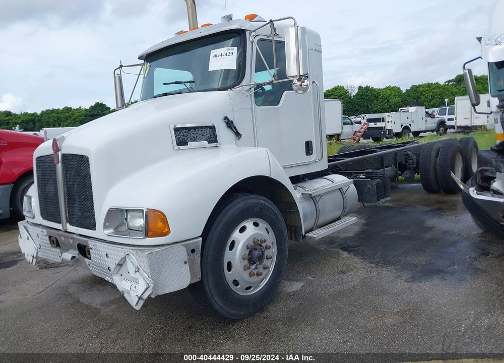 2007 KENWORTH CONSTRUCTION T300 VIN: 2NKMLD9XX7M167283