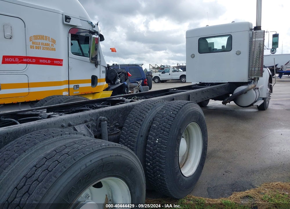 2007 KENWORTH CONSTRUCTION T300 VIN: 2NKMLD9XX7M167283