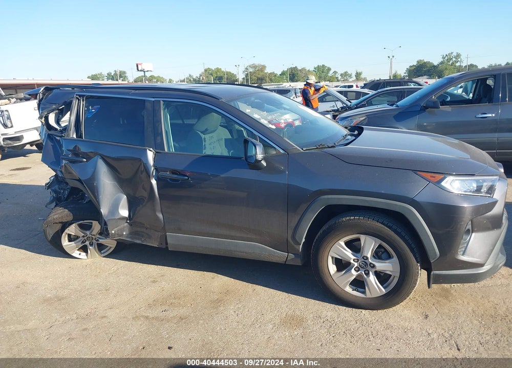 2021 TOYOTA RAV4 XLE VIN: 2T3P1RFV8MW143170
