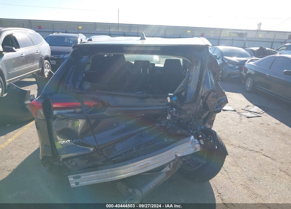 2021 TOYOTA RAV4 XLE VIN: 2T3P1RFV8MW143170