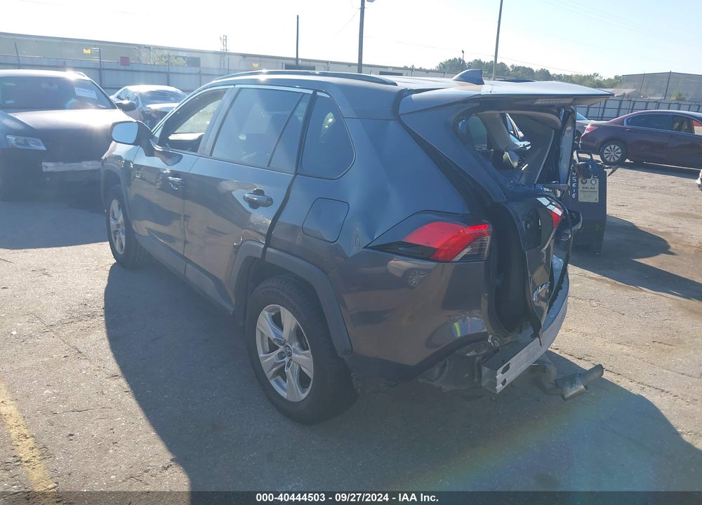 2021 TOYOTA RAV4 XLE VIN: 2T3P1RFV8MW143170