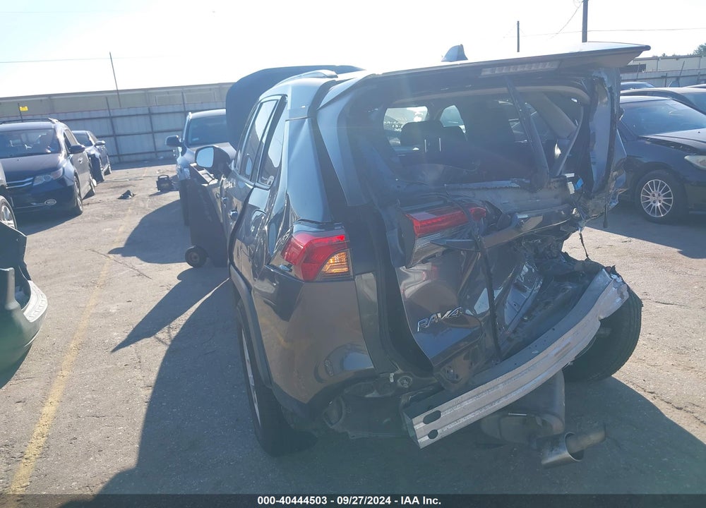 2021 TOYOTA RAV4 XLE VIN: 2T3P1RFV8MW143170