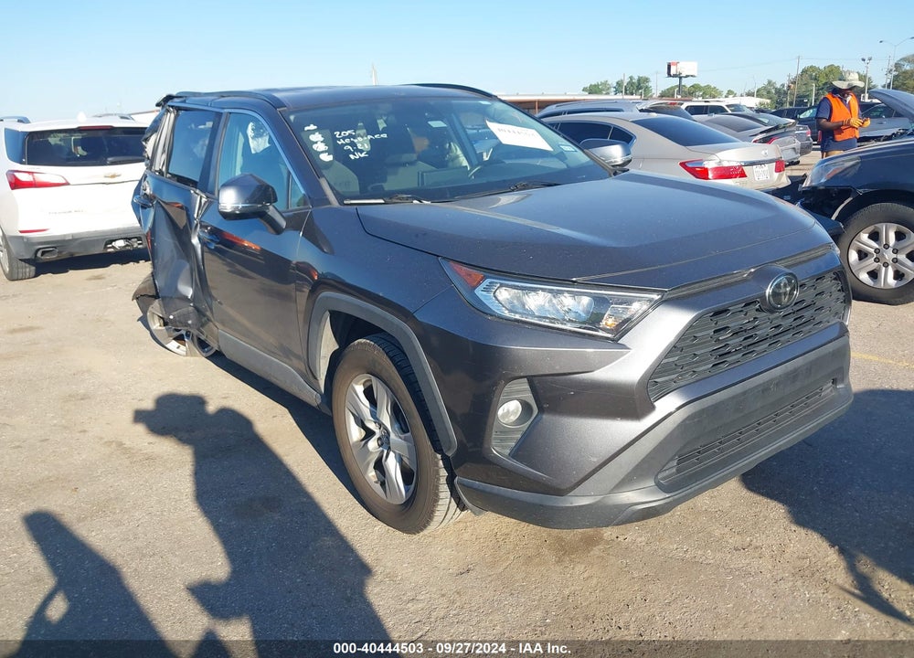2021 TOYOTA RAV4 XLE VIN: 2T3P1RFV8MW143170