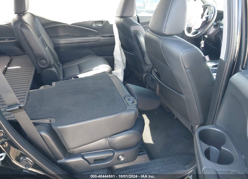2021 HONDA PILOT 2WD TOURING 7 PASSENGER VIN: 5FNYF5H61MB000121