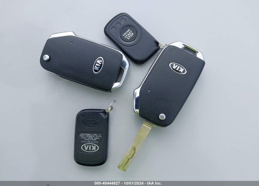 2020 KIA SOUL LX VIN: KNDJ23AU8L7700118