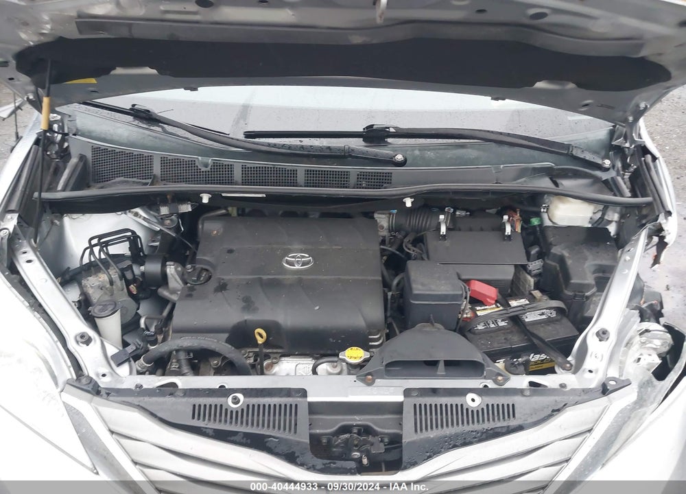 2014 TOYOTA SIENNA XLE V6 8 PASSENGER VIN: 5TDYK3DC6ES507797