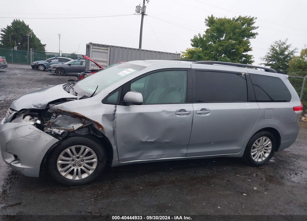 2014 TOYOTA SIENNA XLE V6 8 PASSENGER VIN: 5TDYK3DC6ES507797