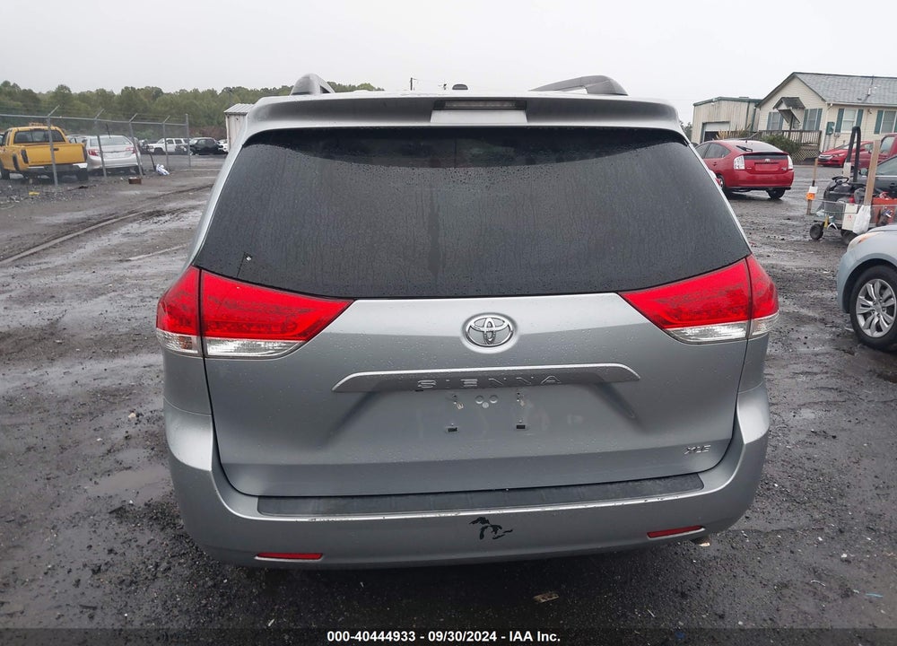 2014 TOYOTA SIENNA XLE V6 8 PASSENGER VIN: 5TDYK3DC6ES507797