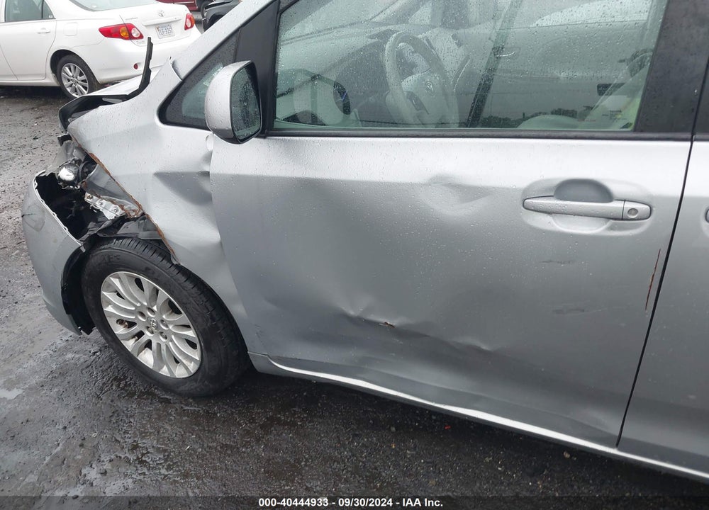 2014 TOYOTA SIENNA XLE V6 8 PASSENGER VIN: 5TDYK3DC6ES507797