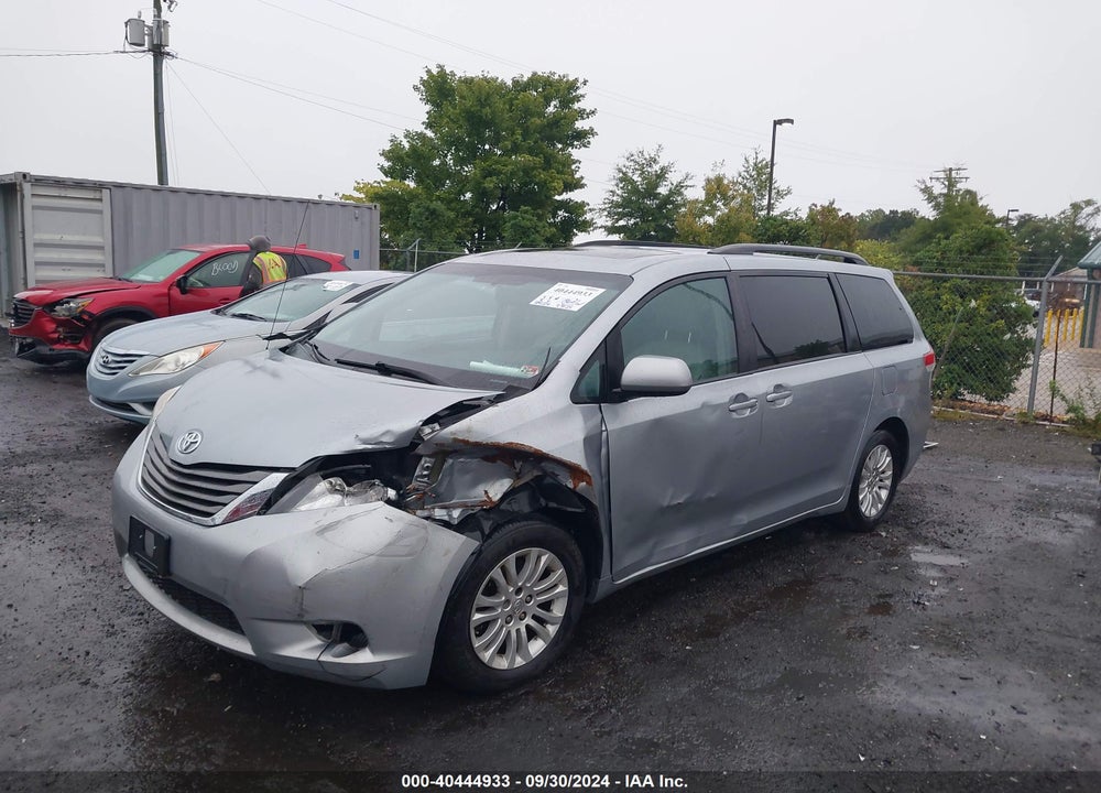 2014 TOYOTA SIENNA XLE V6 8 PASSENGER VIN: 5TDYK3DC6ES507797