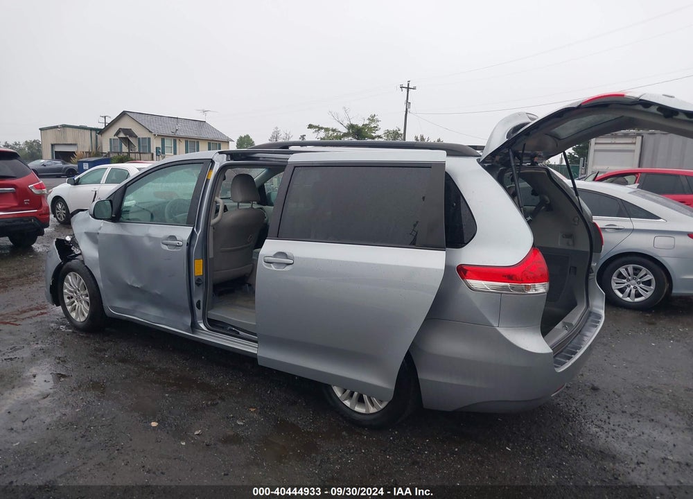 2014 TOYOTA SIENNA XLE V6 8 PASSENGER VIN: 5TDYK3DC6ES507797