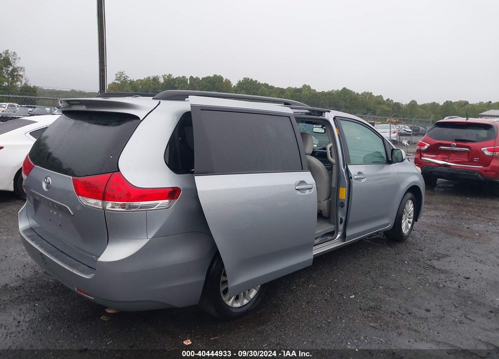 2014 TOYOTA SIENNA XLE V6 8 PASSENGER VIN: 5TDYK3DC6ES507797