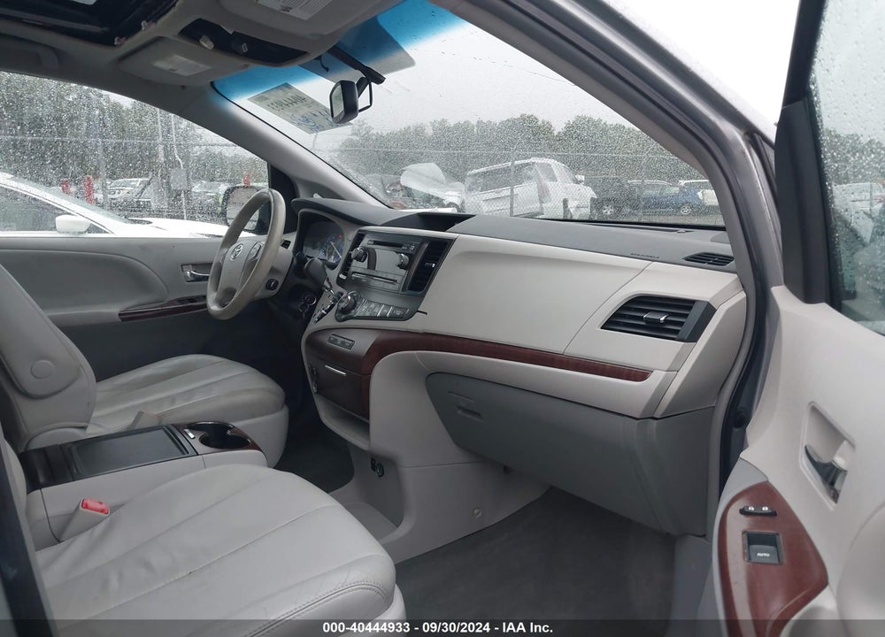 2014 TOYOTA SIENNA XLE V6 8 PASSENGER VIN: 5TDYK3DC6ES507797