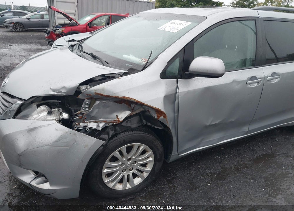 2014 TOYOTA SIENNA XLE V6 8 PASSENGER VIN: 5TDYK3DC6ES507797