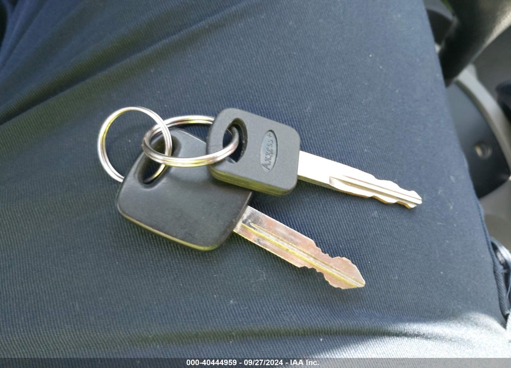 2004 FORD FOCUS ZX3 VIN: 3FAFP31Z74R117557