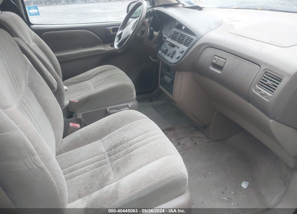2000 TOYOTA SIENNA XLE VIN: 4T3ZF13C7YU234838