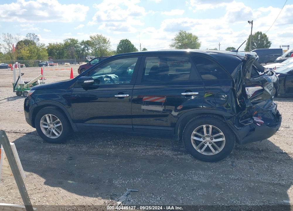 2015 KIA SORENTO LX VIN: 5XYKT3A64FG589304