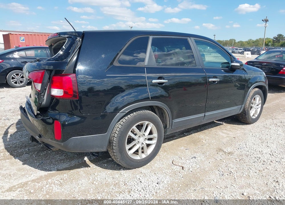 2015 KIA SORENTO LX VIN: 5XYKT3A64FG589304