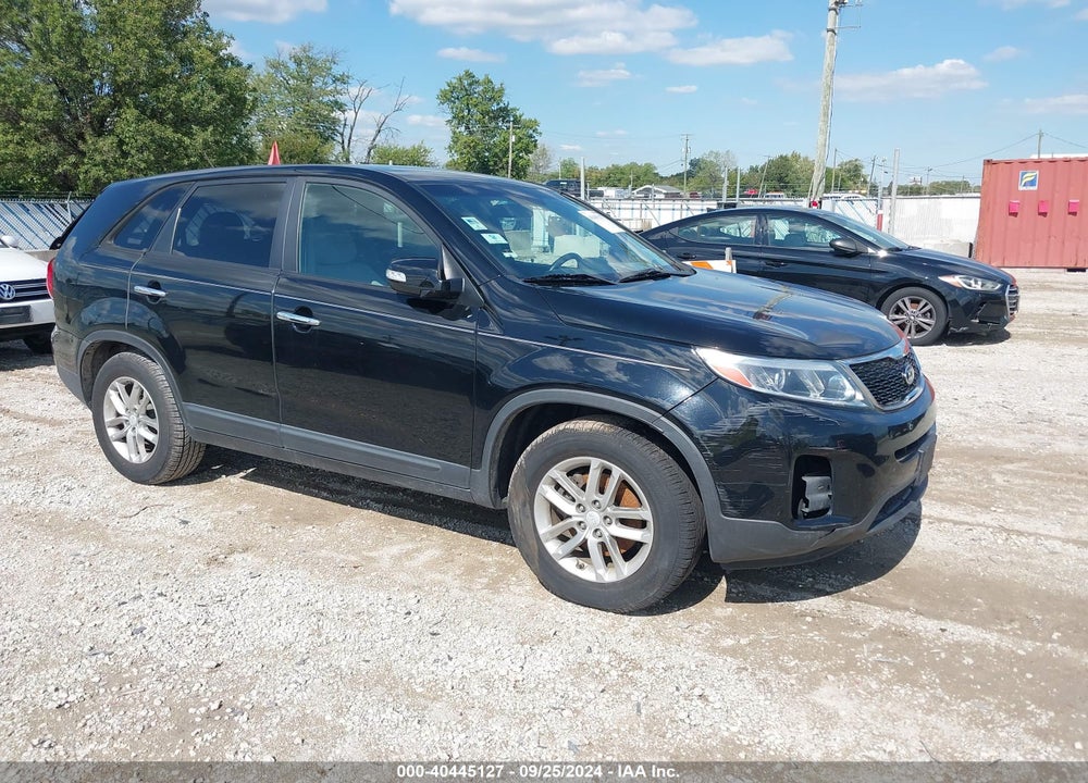 2015 KIA SORENTO LX VIN: 5XYKT3A64FG589304