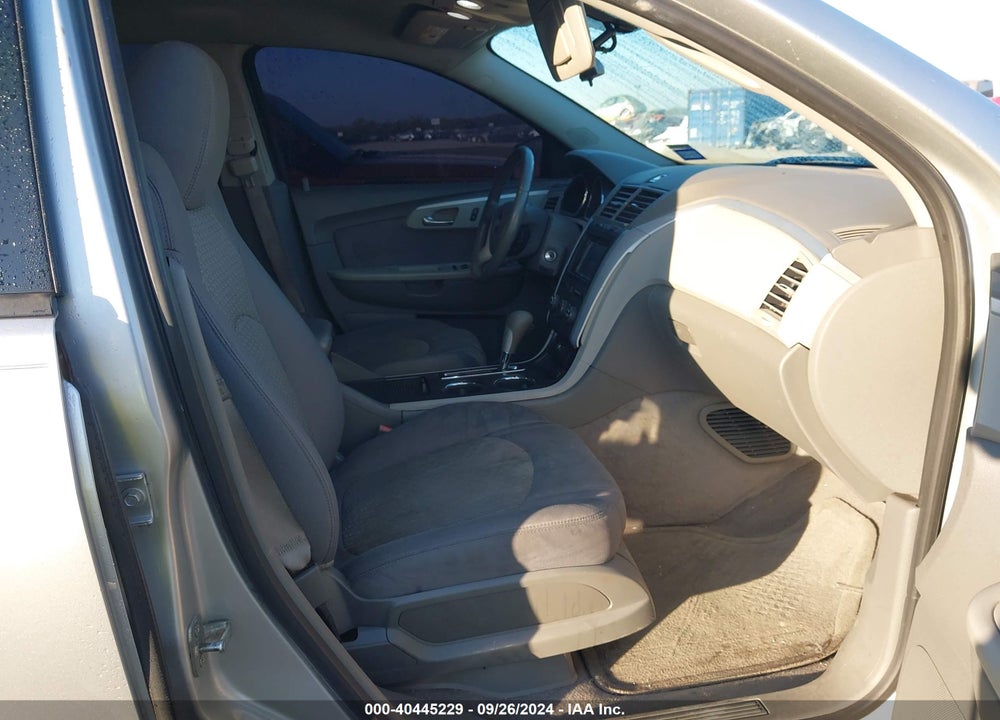 2012 CHEVROLET TRAVERSE LS VIN: 1GNKRFED2CJ169780