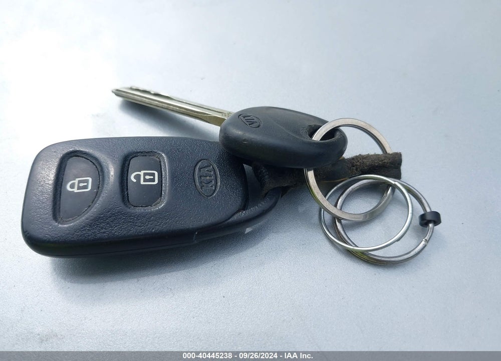 2013 KIA SORENTO LX VIN: 5XYKT3A62DG419360