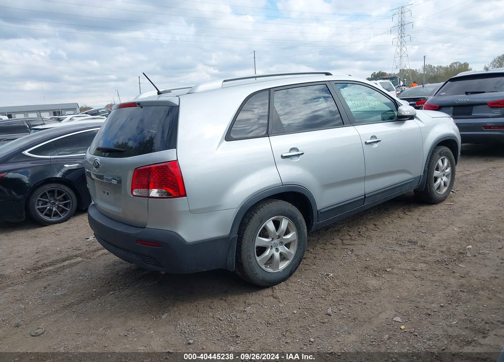 2013 KIA SORENTO LX VIN: 5XYKT3A62DG419360