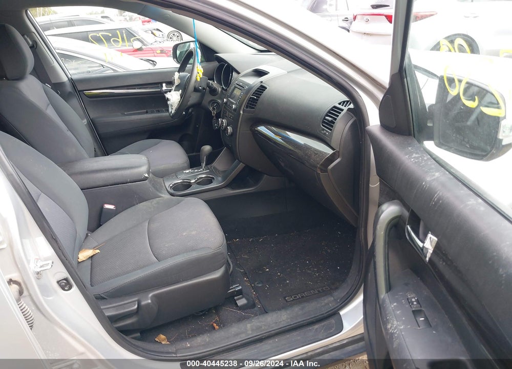 2013 KIA SORENTO LX VIN: 5XYKT3A62DG419360