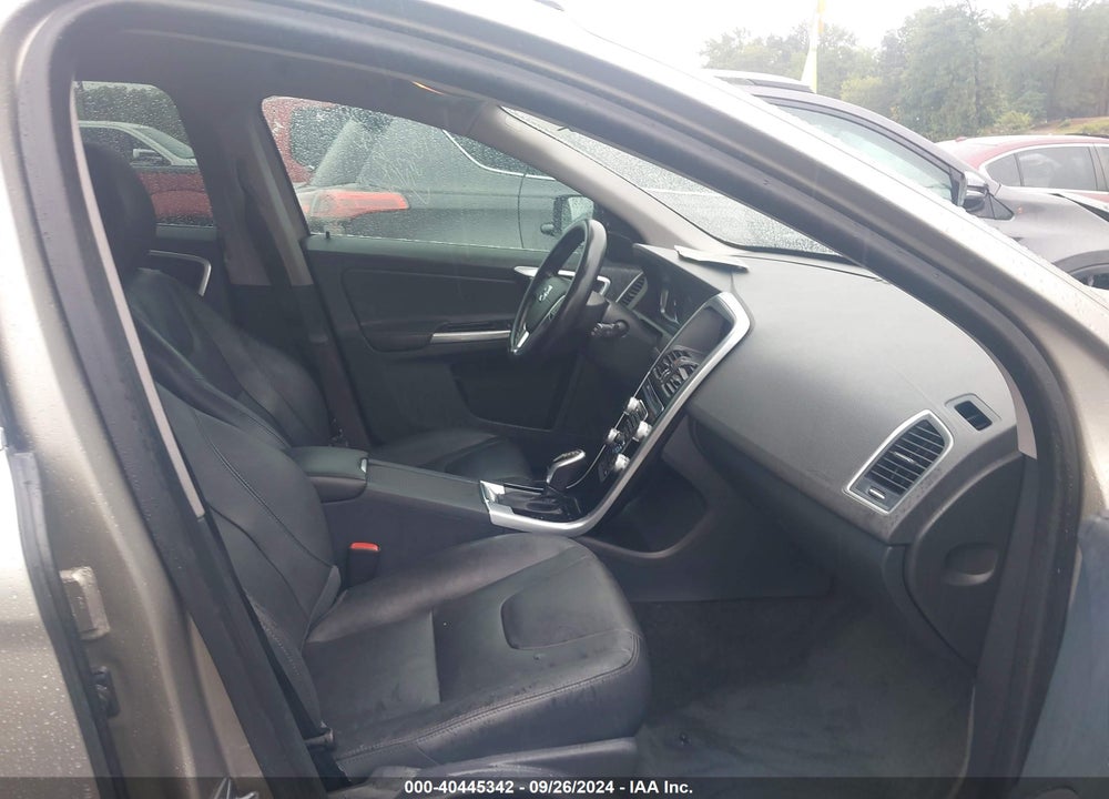 2016 VOLVO XC60 T5 DRIVE-E PREMIER VIN: YV440MDK4G2787504