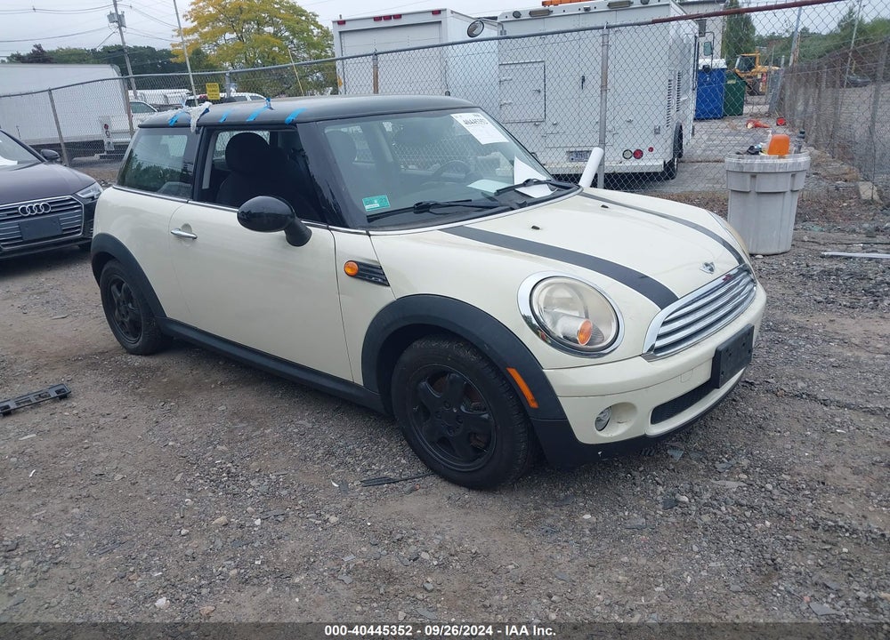 2009 MINI COOPER VIN: WMWMF33579TU75940
