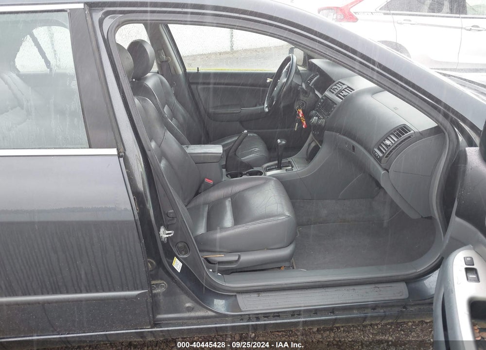 2005 HONDA ACCORD 2.4 EX VIN: 1HGCM56805A165495