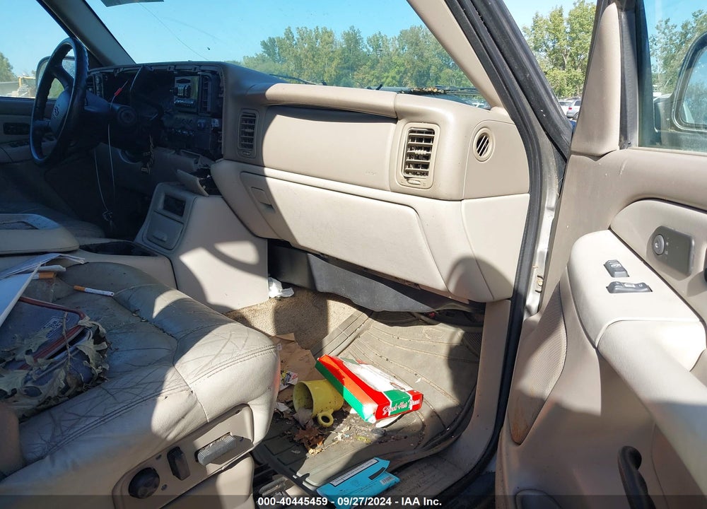 2002 CHEVROLET SUBURBAN 1500 LT VIN: 3GNFK16Z02G210930
