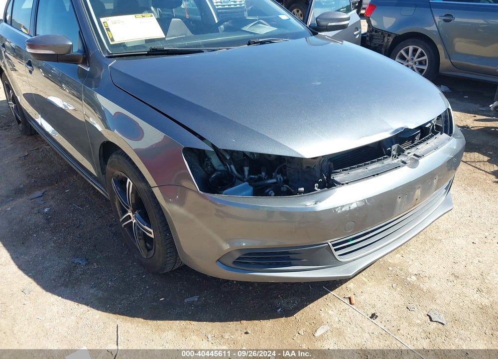 2013 VOLKSWAGEN JETTA 2.5L SE VIN: 3VWDP7AJ4DM204720