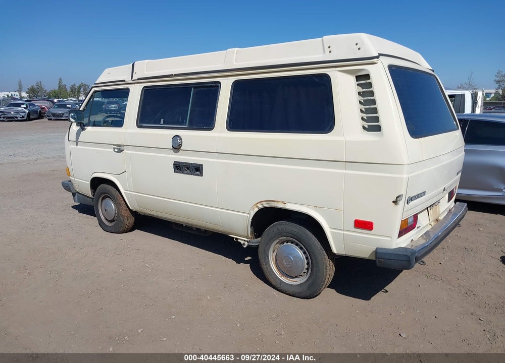 1981 VOLKSWAGEN KOMBI CAMPER VIN: WV2ZA0258BH065827